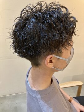 ソウスシア(SOURCE cia) 無造作ツイストスパイラルパーマ【佐藤和弥】