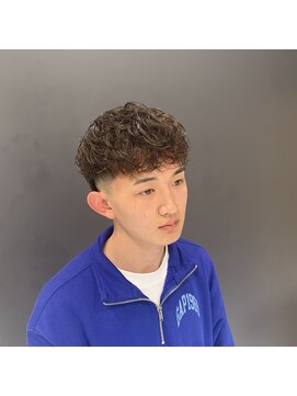 クレオ 片江店(CREO) スペインカールブラウンベージュ刈り上げ