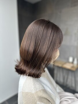 メゾン アヴァロ(Maison Avallo) #明るめブラウン　#くびれセミディ