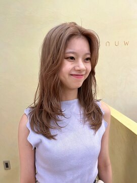 スニュウ(snuw) 【snuw mina】レイヤーカット/ミルクティーベージュ/ハイトーン