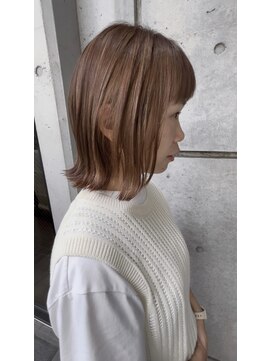 ツタ(tuta) 外はねレイヤーボブ