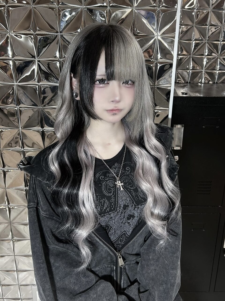 シルバーカラー黒メッシュ：L262849933｜ラブスタシー 博多店