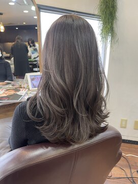 レイラバイアフロート 吉祥寺(Lila by afloat) レイヤーカット／顔まわりレイヤー／くびれミディアムレイヤー