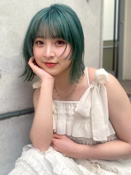 ユニバイリサ 天神大名店(uni by risa) 顔周りレイヤー グリーン 外ハネボブ 切りっぱなしボブ 艶髪