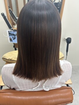 タミーズ 金山(Tummy's) 艶感ストレート縮毛矯正で美髪へ