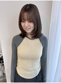 ミディアムレイヤーとやわらかいベージュ