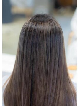 ニーイチイチ(211) ナチュラルハイライト/ 似合わせカット/デザインカラー