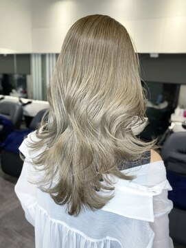 エリーツ 表参道(elyts) カーキベージュ×レイヤー