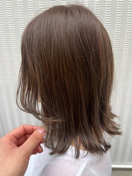 ポルト(porto produced by teatro hair salon) 透明感カラー アッシュブラウン 顔周りレイヤーミディ