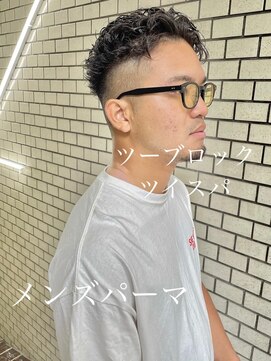 ヘアーアイスカルテット(HAIR ICI QUARTET) スーツ短髪ツーブロック束感モテる黒髪シークレットパーマ流行