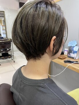 エピ(epi) オリーブベージュハイライトショートボブ