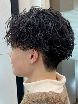 エース(ACES) フェザーショート×ニュアンスパーマ×センターパート