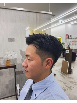 グランクラブ(GRANCLUB) カットパーマフェードセンターパートシェービングメンズ