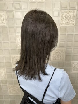 ヘンリエッタ 表参道(Henrietta) ミディアムレイヤー　ハッシュカット　切りっぱなしカット