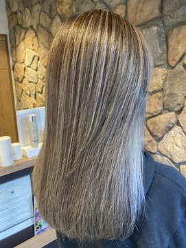 ルイ(ROUIS produced by LUCK 津田沼) 白髪ぼかしハイライト/ミルクティーベージュ/ハイライト