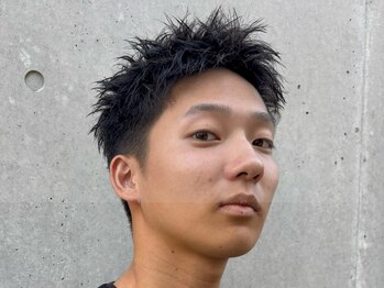 グラッシー(GLASSY)の写真/骨格に合わせたフェードカットで、個性と再現性を両立！[本町/メンズパーマ/フェードカット/眉毛]