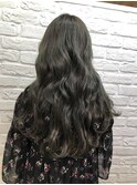 オリーブグリーン