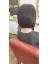 フィカス(Ficus)&nbsp;長めの前下がりボブスタイル