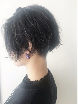 カミクラ(kura) 黒髪ショート パーマ