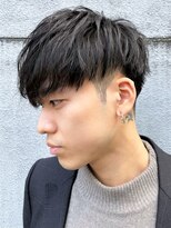 ガズル ハラジュク(GUZZLE HARAJUKU)&nbsp;スーツ短髪ツーブロック束感モテる黒髪シークレットパーマ流行