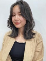 メロウ(MELLOW)&nbsp;ふんわりミディアムロブ　透けるグレベージュ