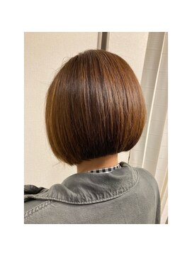 エルサフィロ キタハマ(el zafiro kitahama) 20×30×40代×似合わせカット×お手入れ簡単×ショートボブ