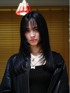 ロンプ(romp) エッジのあるレイヤーヘア