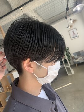 ヴィータアレグリア(Vita Alegria) まとまる。おさまるメンズ刈り上げマッシュセンターパート♪