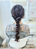 結婚式 二次会 お呼ばれ 編みおろし×金箔×ゴールドピン