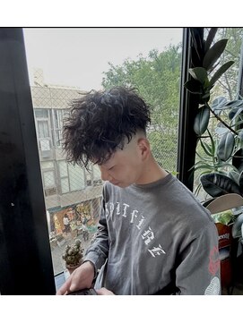 ビハインドザカーテン(BEHIND THE CURTAIN) フェードツイストスパイラル