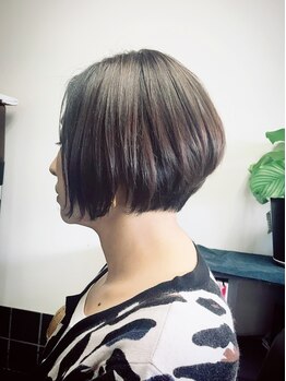 少し白髪が気になり始めた方へ☆自然なブラウン系でワンランク上の大人カラーに♪《attic hair》にお任せ＊