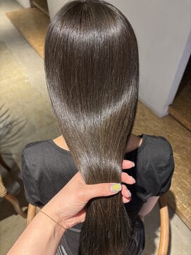 セブンベルベット(7 Velvet) オリーブベージュ【円口睦】