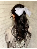 アフィナー(Afinar)&nbsp;【横浜/横浜駅】リボンで可愛く◎ゆるふわポニーアレンジ