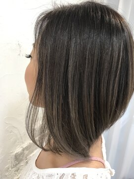 アムプリエ(Ame briller) レーシーカラーon前下がりレングスボブ