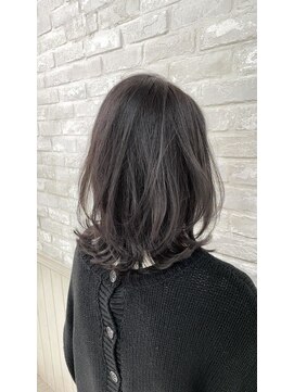 ルッソリベラ 池袋(Lusso libera) ミディアムレイヤー　アッシュブルー　池袋◎30代40代50代