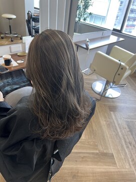 シカ 神戸三宮元町店(Cica) 透明感 ベージュ グレージュ ブリーチ 三宮 元町