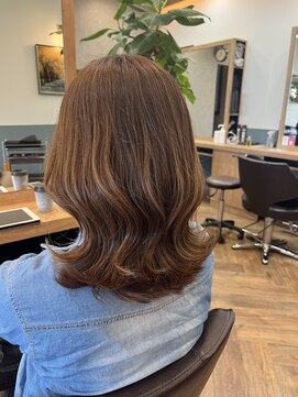 シーバイシオン(Sea by sion) ワンレングスのベージュカラー