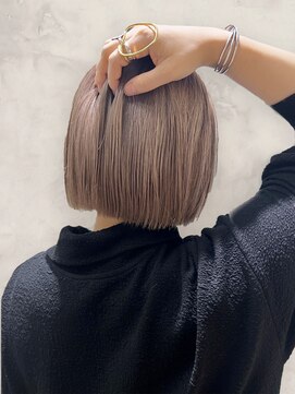 エメバイサワ(Aimer by sawa) 30代40代ブリーチミルクティー伸ばしかけ切りっぱなしボブ