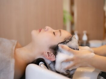 ラポール(Rapport)の写真/【リフトアップヘッドスパ】ラポールのヘッドスパで頭皮の血行促進、首・肩こり改善などの効果が期待できる