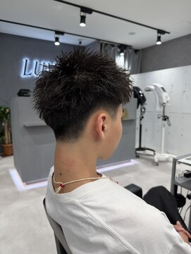 テーパーフェードアクティブスパイキーショートパーマ