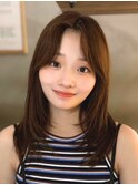 外ハネ前髪なしセンターパートレイヤーくびれセミロング