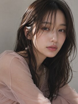 シー 岡崎(,SHE) 自然で色っぽくてゆるいレイヤー
