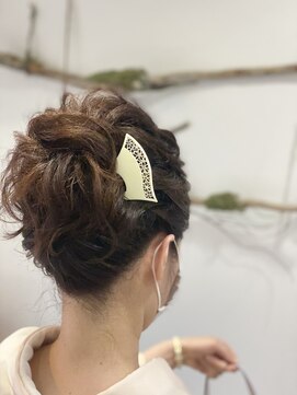 ヘアセットサロンエッジ(Edge) カジュアルな和装アップスタイル