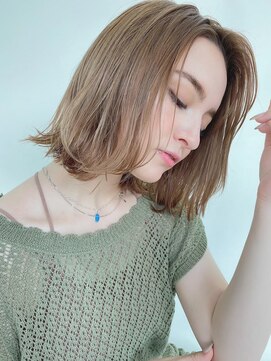 ルービック(Rubik's) リラクシーくびれボブ×ベージュカラー