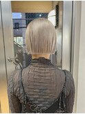 ミニボブ　ホワイトグレージュ　ミルクティーベージュ