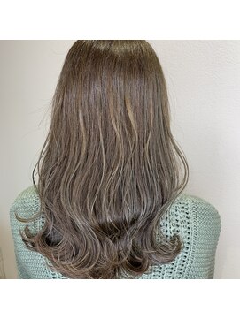 ガレリアエレガンテ 多治見店(GALLARIA Elegante) 明るめカーキアッシュ