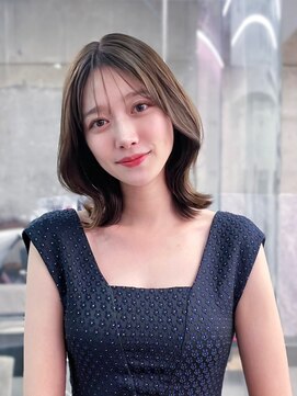 フィヴェント(Fivent) 黒髪韓国小顔レイヤーイメチェン暗めオリーブグレークラゲヘアー