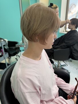 ユー イケブクロ(u Ikebukuro) まるみショートボブ×ダブルカラー×ミルクティーベージュ