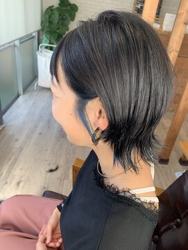 ラニ ヘアーアイラッシュ(lani hair eyelash) インナーカラー×ウルフカット