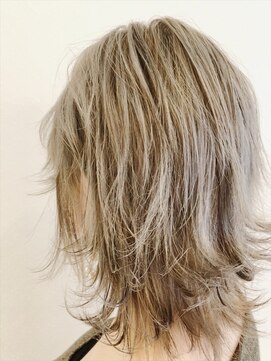 ネオリーブエム(Neolive em;) neolive em ケアブリーチでミルクティーカラー☆